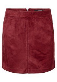 Burgunderfarbenen Wildleder-Minirock mit glatter Textur, versehen mit einem verdeckten Reißverschluss an der Seite und zwei Taschen, minimalistisches Design mit klaren Linien.