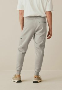 Next REGULAR FIT ZIP POCKET CARGO - Træningsbukser - grey
