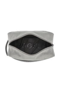 Šedá cestovní taška zaobleného tvaru, se zipovým zapínáním, hladkým povrchem a černým interiérem s vzorem loga.