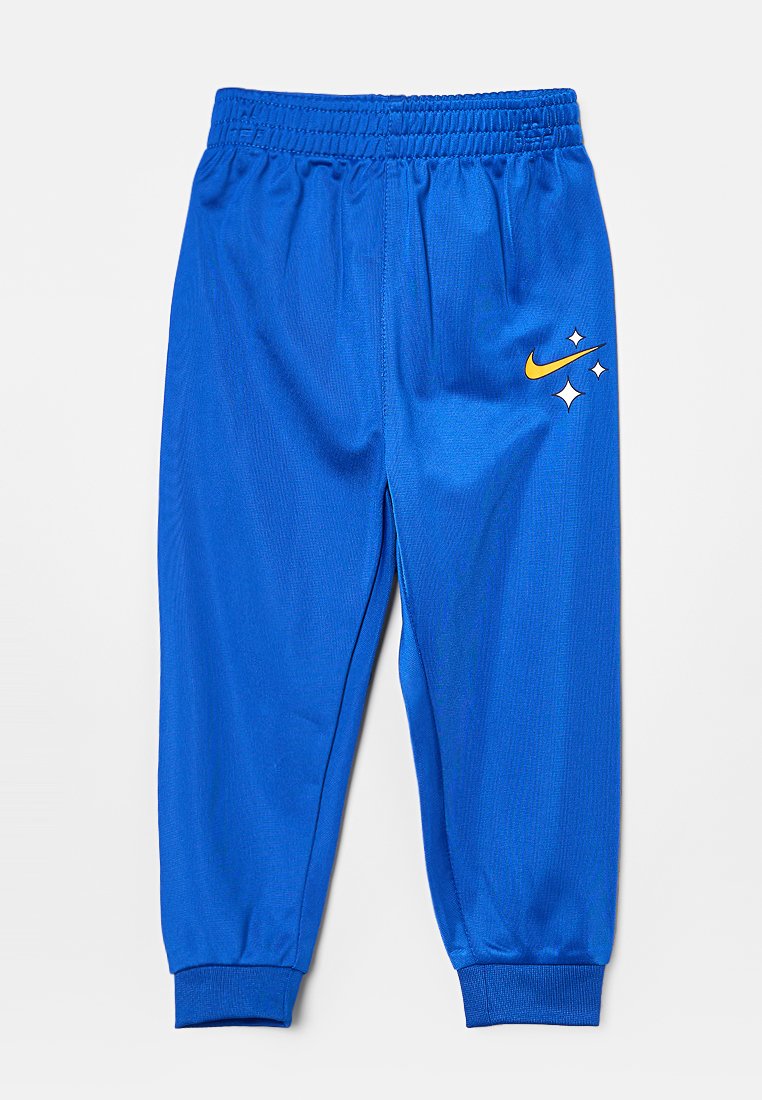 Pantaloni sportivi blu realizzati in tessuto liscio, dotati di una vita elastica e di un logo Nike giallo con dettagli scintillanti.