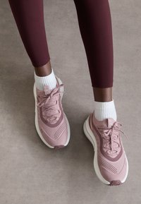 Unselected, light pink