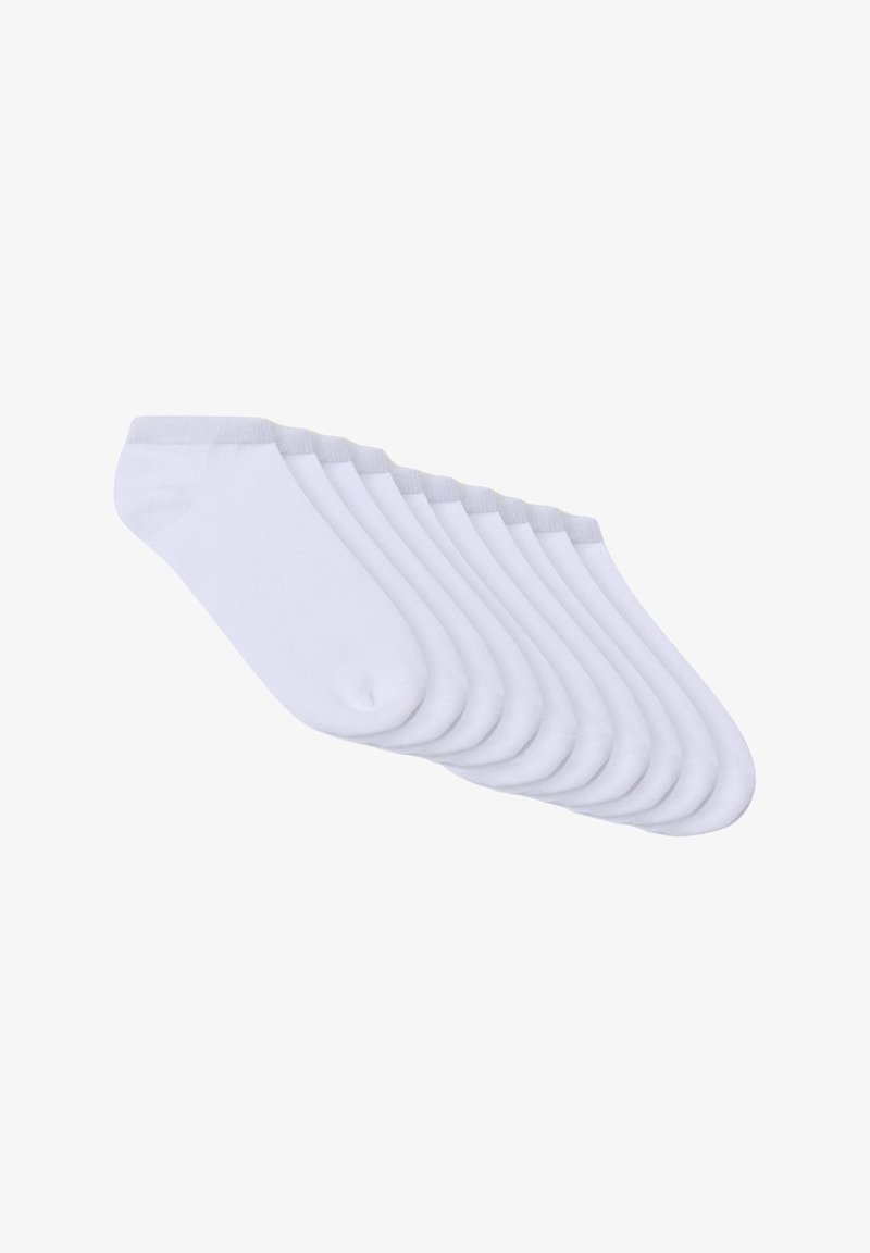 Białe skarpetki anklet, wykonane z miękkiego materiału, o gładkiej fakturze i szarym pasku na otworze; ułożone w rzędzie, w zestawie dziesięciu.