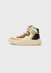 Høye sneakers med en beige imitert skinnøvre, svarte detaljer og et leopardmønster på siden. Tykk gummisåle og snøring.