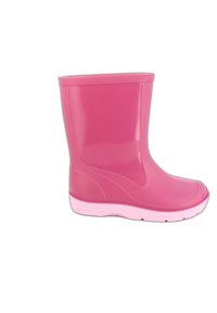 Roze rubberen regenlaars met een glanzende afwerking, ronde neus en een witte zool. Eenvoudig ontwerp met een gladde textuur en geen zichtbare patronen of accenten.