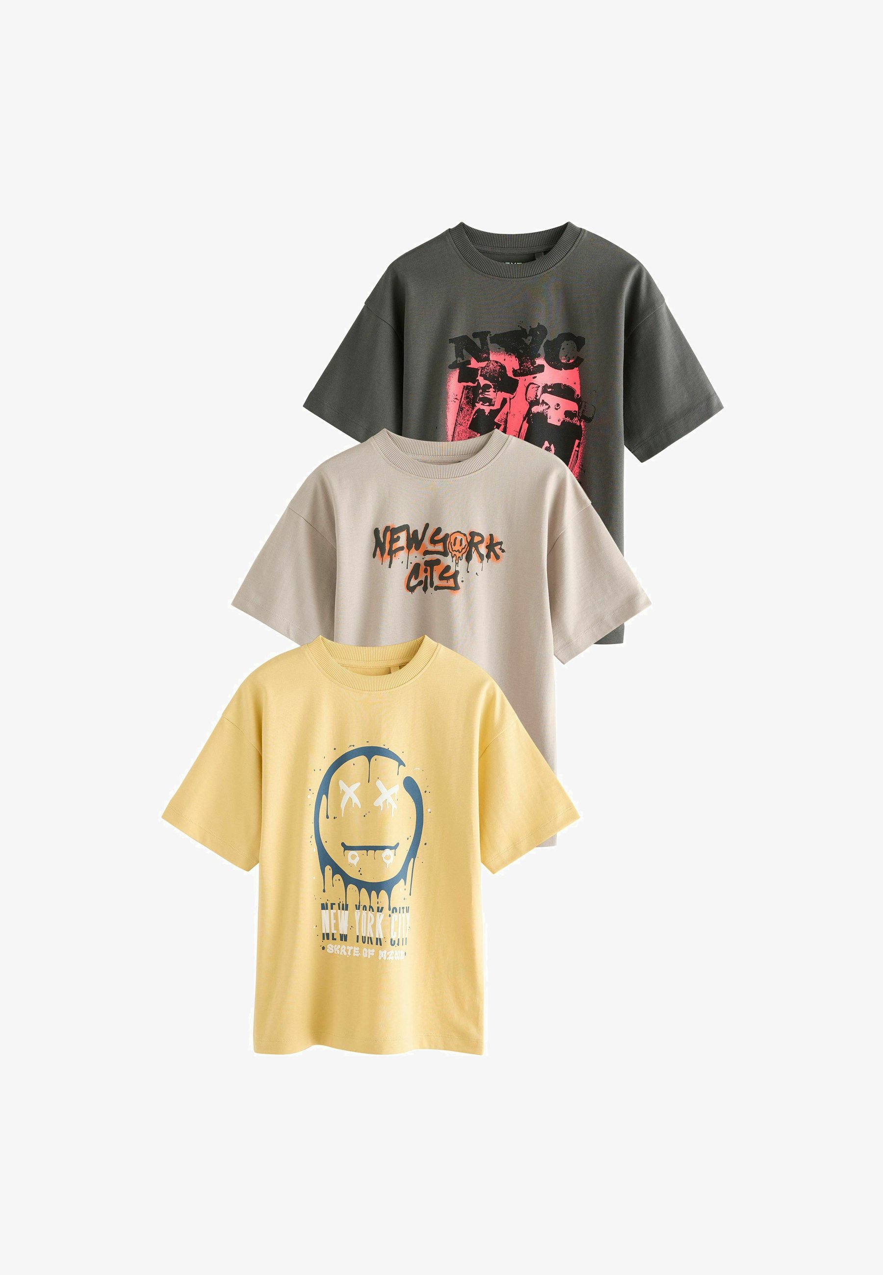 NEXT Jongen Set van 3 T-shirts met normale pasvorm, korte mouwen en print Zwart 158 NEXT Jongen Set van 3 T-shirts met normale pasvorm, korte mouwen en print Zwart 158
