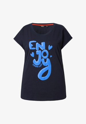 Dunkelblaues Baumwoll-T-Shirt mit kurzen Ärmeln, das in kräftigem Blau den Text "GENIEßE DEIN LEBEN" sowie dekorative Herzen in einer verspielten Schriftart zeigt.