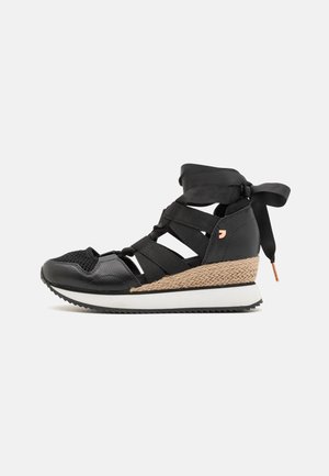 MUIR - Snørepumps - black