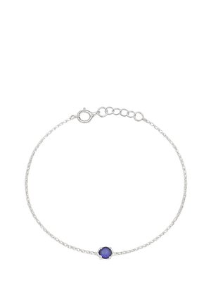 Zartes silbernes Kettenarmband mit einem kleinen runden blauen Edelstein in der Mitte und verstellbarem Verschluss.