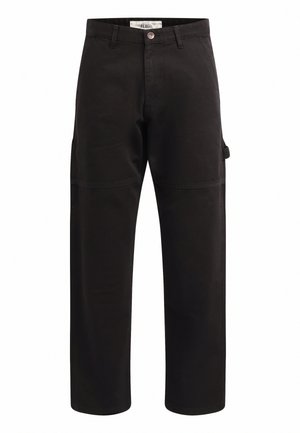 Pantalones cargo negros hechos de tela duradera, con pierna recta, cierre de botón y bolsillos laterales para almacenamiento.