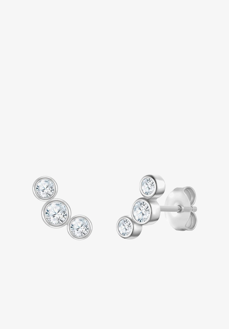 Pendientes de plata con tres piedras preciosas de corte redondo y claro dispuestas en línea, con un acabado pulido y cierres de presión seguros.