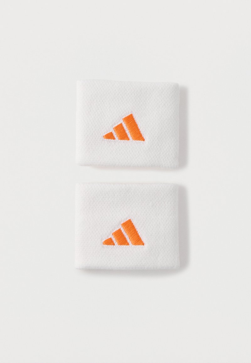 Biele bavlnené náramky s vyšívaným oranžovým logom listu tretieho spôsobu na každom. Mäkká textúra, obdĺžnikový tvar, vhodné na športové použitie.