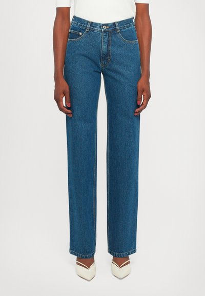 Brede blauw denim jeans met een hoge taille, contrasterende stiksels en vijf zakken, afgewerkt met een raw hem detail.