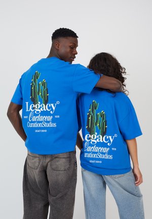 LEGACY STUDIOS - T-shirt z nadrukiem