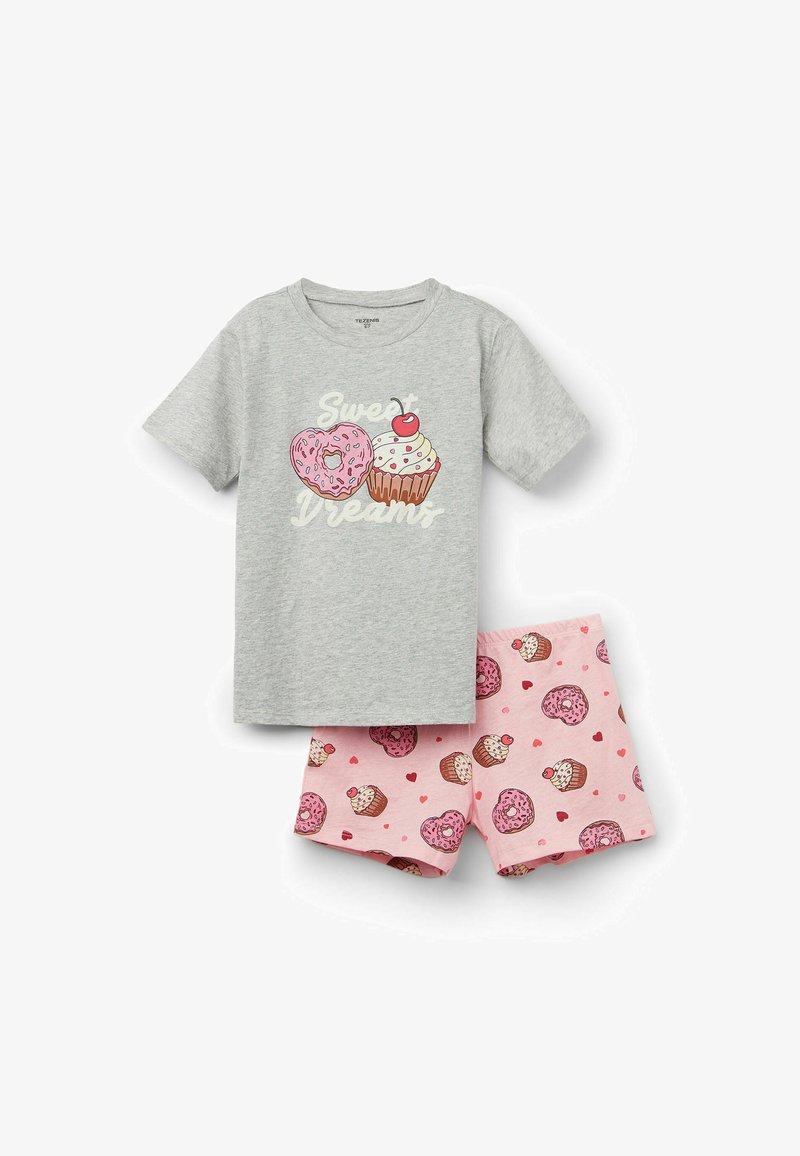 Graues kurzärmeliges T-Shirt mit dem Text "Sweet Dreams" und einem Grafik von Donut/Cupcake; rosa Shorts mit Donut- und Cupcake-Muster, elastischem Bund.