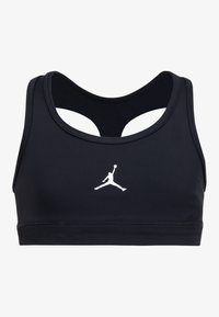 Čierny športový podprsenka vyrobená z hladkého, elastického materiálu. Má dizajn s vykrojeným chrbtom a biele logo Jumpman vpredu.