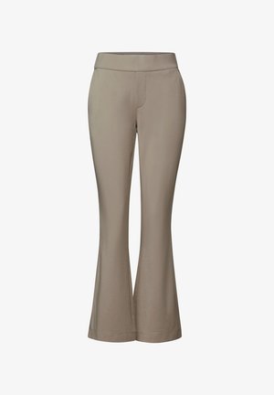 Beżowe spodnie w stylu dzwonów o gładkiej fakturze, szerokim elastycznym pasie i subtelnych detalach przeszyć. Materiał ma miękkie, rozciągliwe wykończenie.