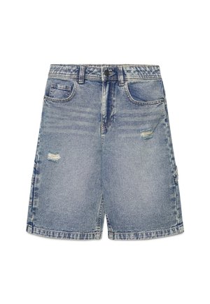 Shorts di denim azzurro chiaro con tasche frontali, passanti per cintura, chiusura con bottoni e piccole rotture spettinate su entrambe le gambe.