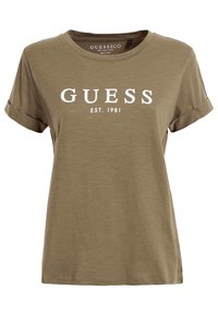 Oliven grøn t-shirt lavet af 100% økologisk bomuld, med rund halsudskæring, rullede korte ærmer og hvid tekst "GUESS EST. 1981" på forsiden.