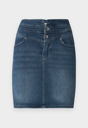 Džínová mini sukňa v tmavomodrej farbe s dvojitým zapínaním, dizajnom s piatimi vreckami a rovný strih. Má hladkú textúru a minimálne vyšúchanie.