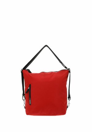 Sac bandoulière carré rouge avec sangle noire réglable et poche avant zippée avec curseur.