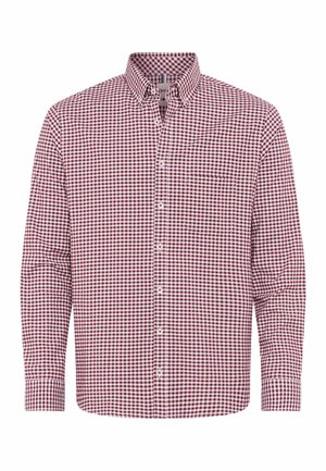Rot-weiße Karoshemd mit Button-Down-Kragen, langen Ärmeln, einer Brusttasche und weißen Knöpfen. Baumwollmaterial, glatte Textur.