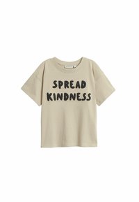 Beige bomullst-shirt med kort ärm och rund halsringning. Framsidan har texten "SPRIDA VÄNLIGHET" i fetstil, mörka bokstäver.