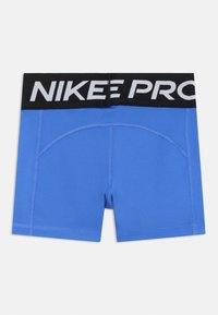 Shorts de sport Nike Pro bleus avec une taille noire comportant du texte blanc. Texture lisse avec des coutures plates et un design ajusté.