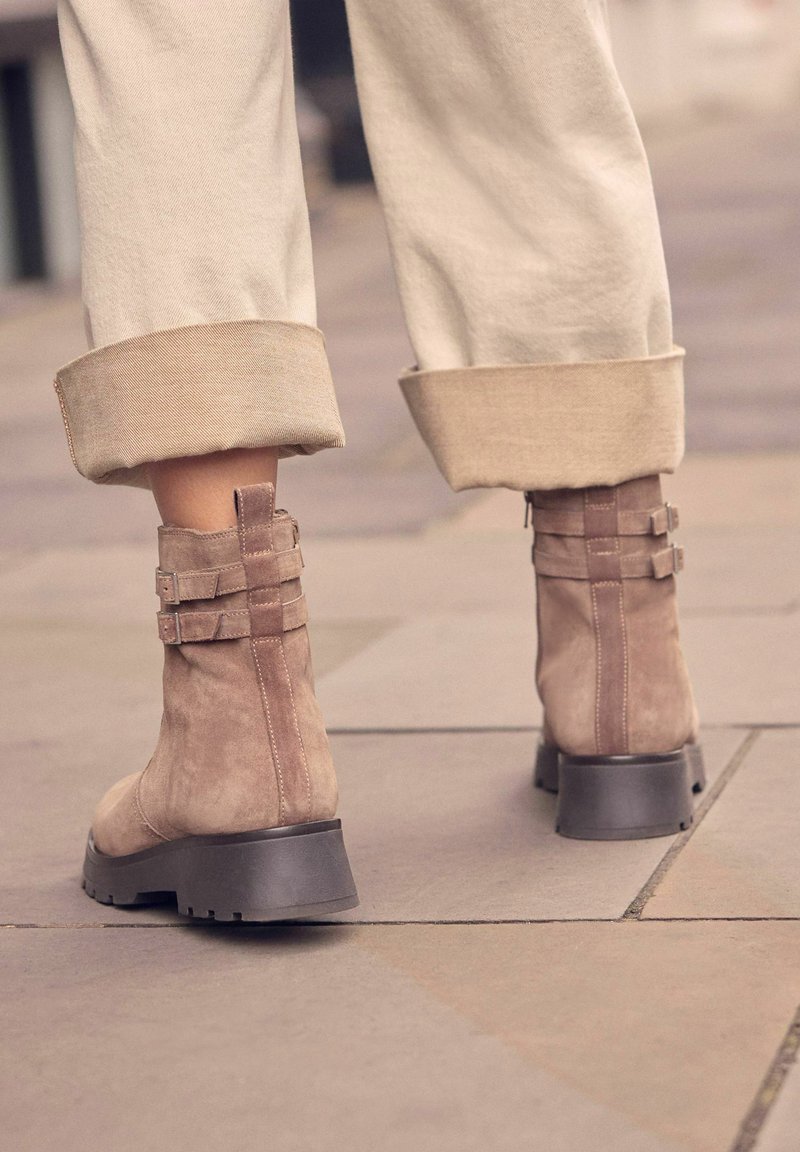 Next REGULAR FIT FOREVER COMFORT CHELSEA BUCKLE Platform ankle