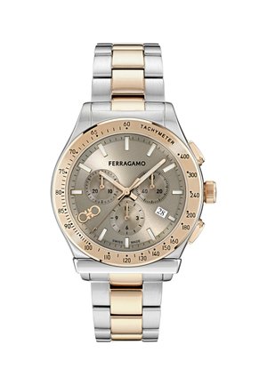 Reloj cronógrafo para hombre de Ferragamo con pulsera de metal plateada y dorada, bisel taquímetro, tres subesferas y fecha en las 4 en punto.