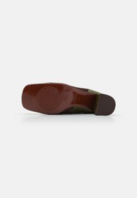 Chie Mihara PERICO - Botines - brown