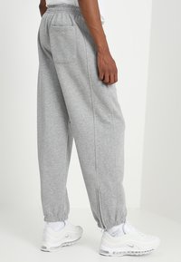 Urban Classics SUIT - Trenirka - grey