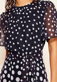 Friends Like These FLUTTER SLEEVE WITH SELF TIE BELT   - REGULAR FIT - Denní šaty - navy blue