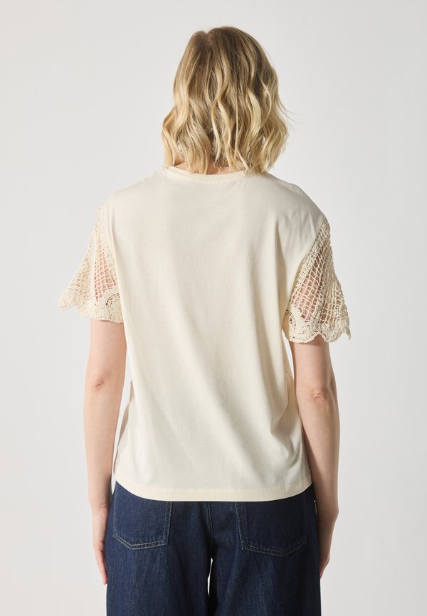 Basic T-shirt - buttercream4