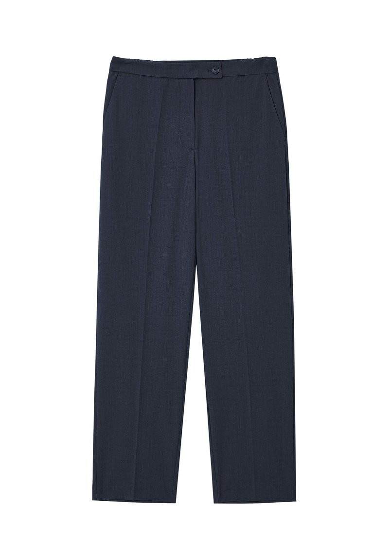 Pantalons ajustés bleu marine avec une texture lisse, dotés d'une fermeture à bouton, de deux poches latérales et d'une coupe évasée avec des plis.