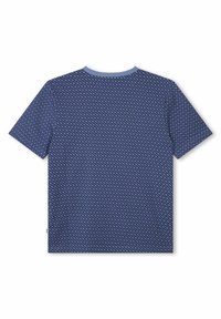 T-shirt à manches courtes bleu marine avec un motif géométrique en croisillonnement bleu clair et un bord de col bleu clair.