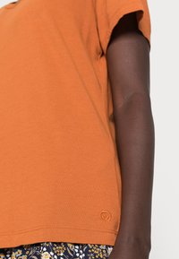 Cream NAIA - T-shirt básica - leather brown