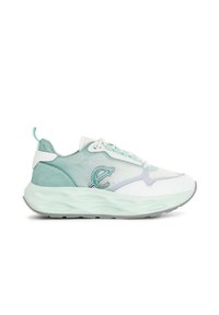 Sneaker azzurro chiaro e bianco con materiali in rete e camoscio, punta arrotondata, suola spessa e accentatura del logo sul lato.