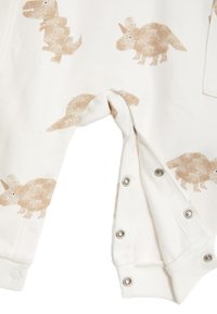 Weißer Babystrampler mit beigen Dinosauriermustern, Druckknöpfen am Boden und gerippten Bündchen für Komfort und einfache Handhabung.