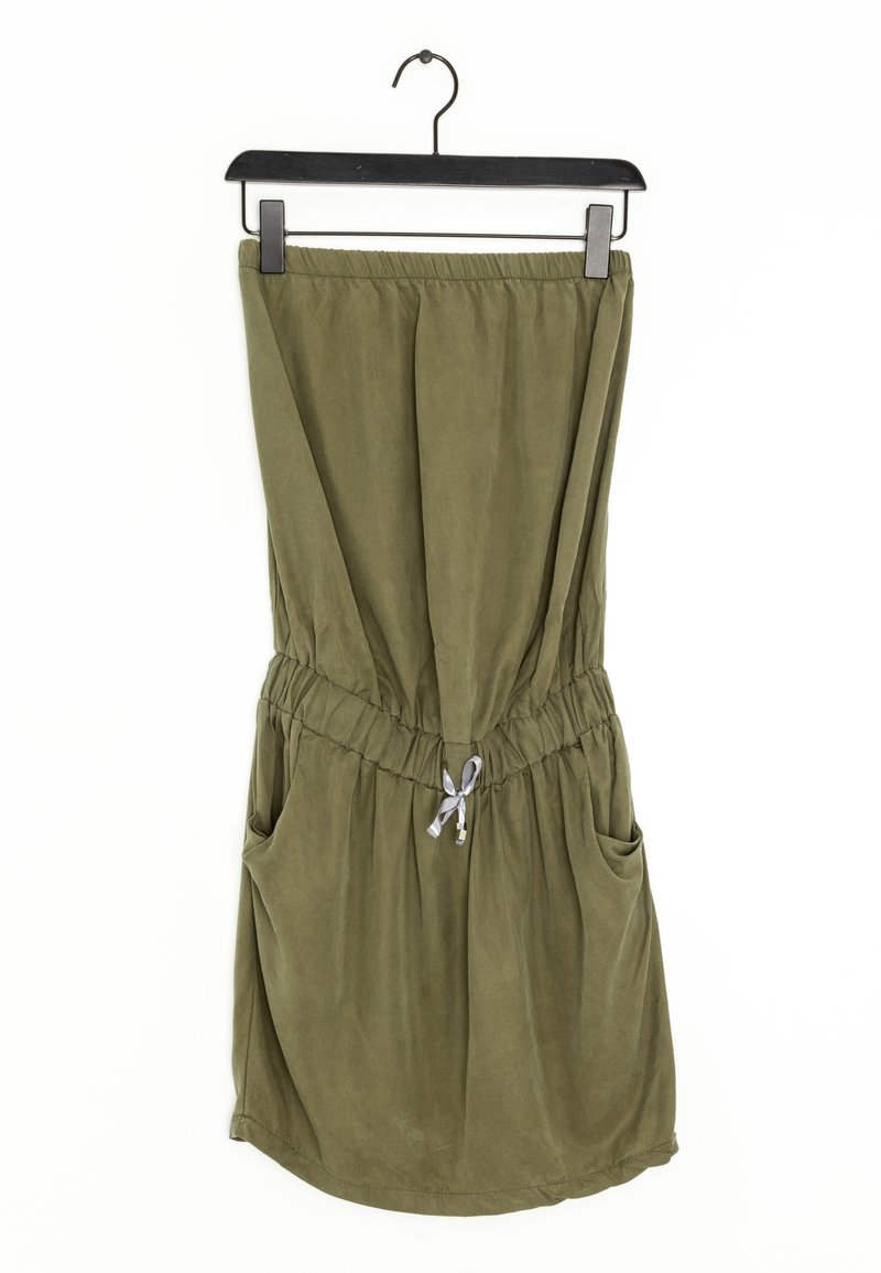 Olivgrünes, knielanges Kleid mit einem elastischen Taillenbund, Seitentaschen und einer Kordelzug-Details. Weicher Stoff und lockere Passform.