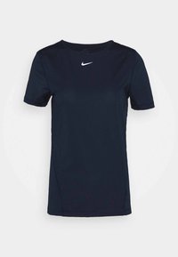 Marinblå Nike Dri-FIT t-shirt med korta ärmar, rund halsringning, mjuk textur, diskret perforerad design, vit Nike-logga på bröstet.