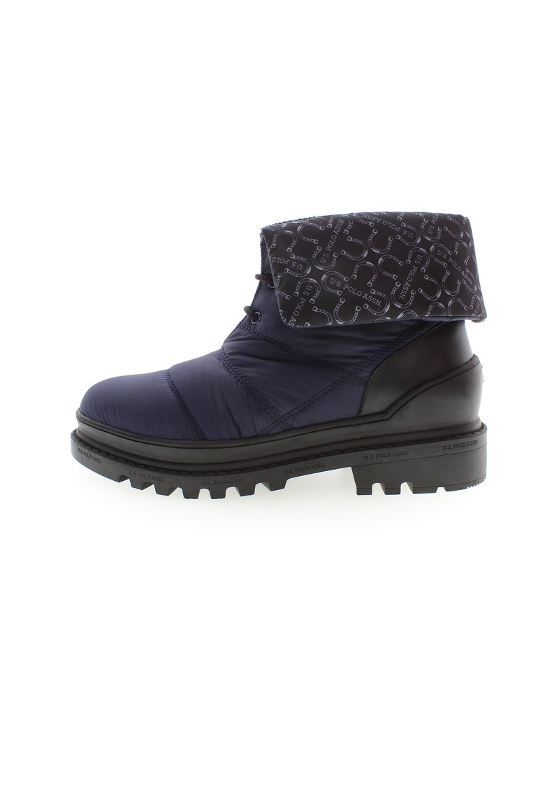 Stivali blu navy con design imbottito, caratterizzati da un polsino nero a motivo e una suola robusta. Realizzati in materiali sintetici con una finitura testurizzata.