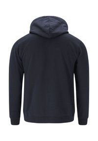 Sudadera azul marino con capucha ajustable, mangas largas y puños acanalados. Textura suave sin patrones visibles ni detalles de hardware.