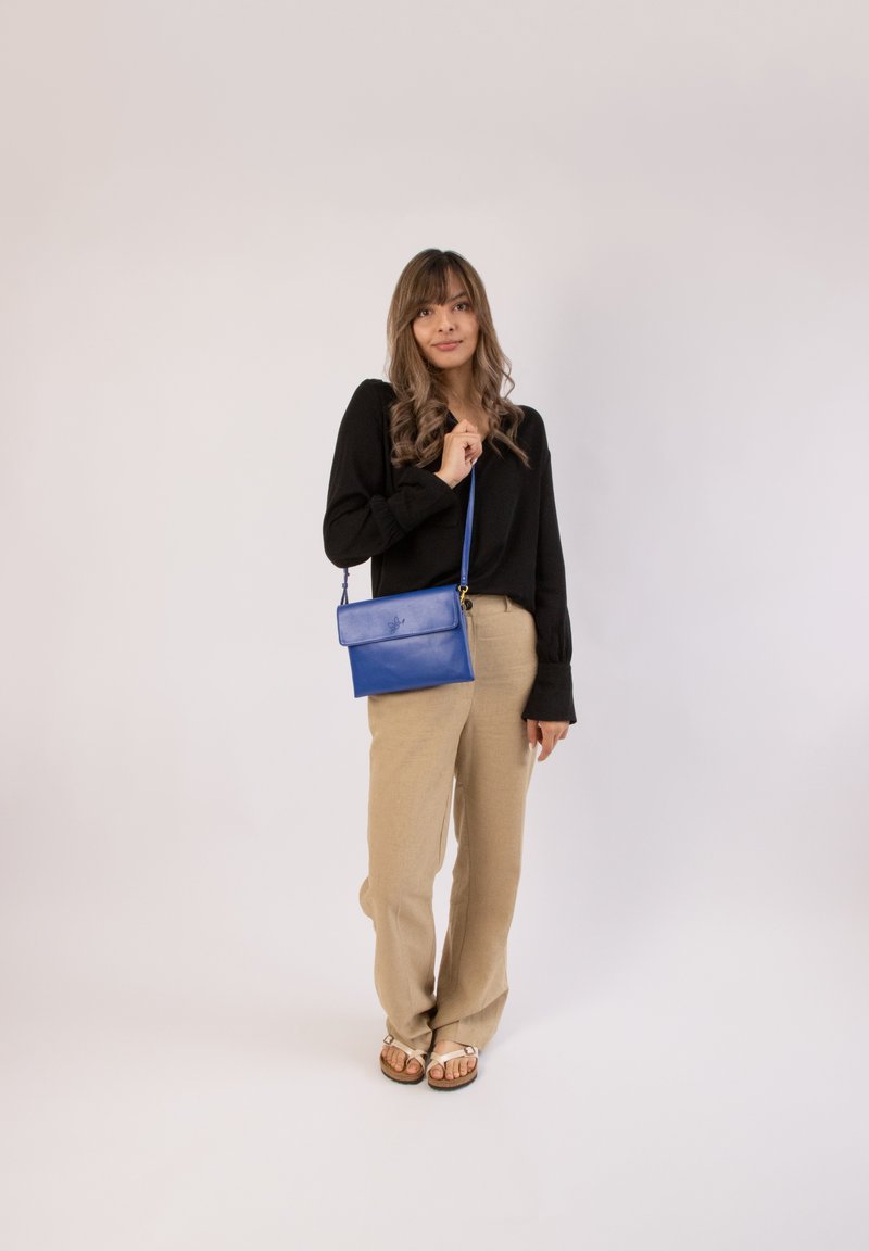nuuwaï NÏR - Cross body bag - royal blue