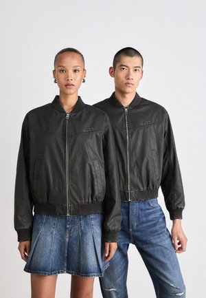 BOLDU UNISEX - Jacka i konstläder - black