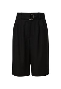 Shorts noirs ajustés avec une taille cintrée, dotés d'une ceinture avec une boucle en argent, d'un devant plissé et de poches latérales. Texture du tissu lisse.