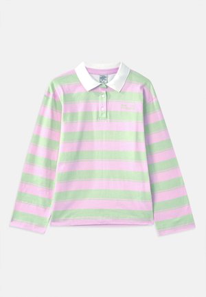 Langärmliges Polohemd mit einem weißen Kragen, verziert mit horizontalen, hellgrünen und pinken Streifen, aus weichem Baumwollstoff.