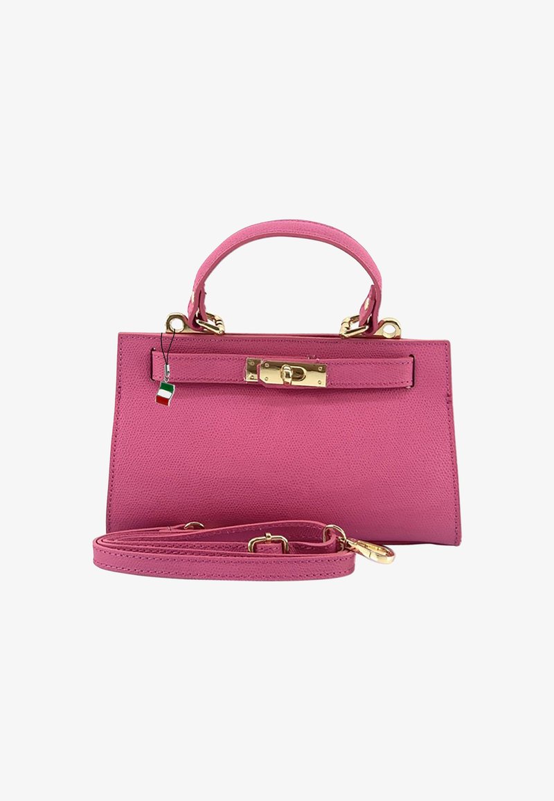 Sac à main en cuir rose au design structuré, quincaillerie dorée, poignée supérieure et bandoulière amovible. Comprend une petite étiquette avec le drapeau italien.