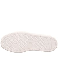 Bílá gumová podrážka s texturovanými vzory a kruhovými úchyty, s hladkým designem a zaoblenými okraji pro lepší trakci a pohodlí.