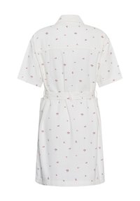 Robe blanche à manches courtes avec un petit imprimé floral rouge et une ceinture assortie, vue de dos sur fond blanc.