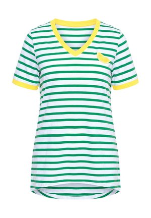 T-shirt blanc à manches courtes avec col en V, rayures horizontales vertes, bordure jaune sur le col et les manches, et un petit patch tranche de citron sur la poitrine.
